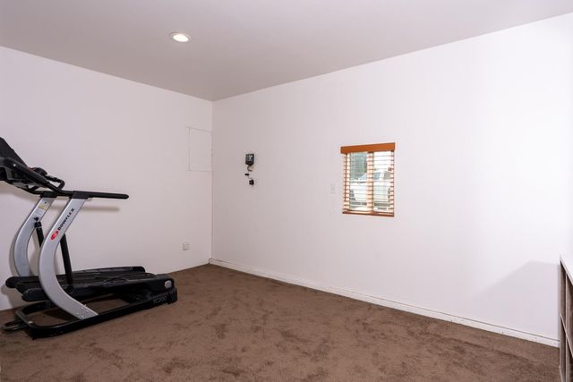 1564 E Waterford Ave, Fresno, CA 93720