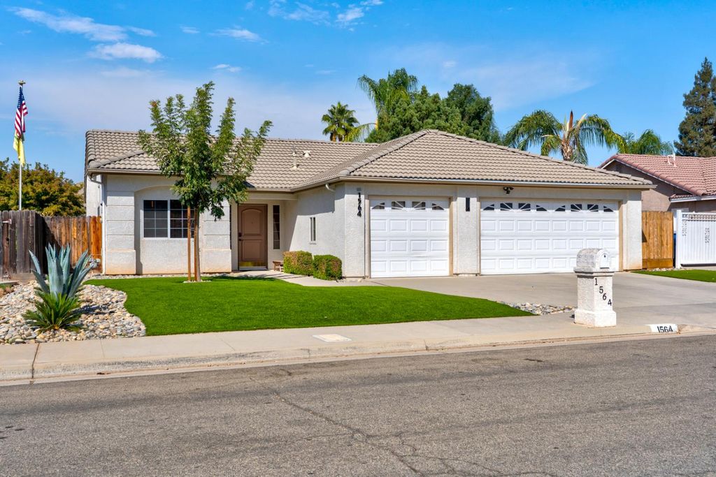 1564 E Waterford Ave, Fresno, CA 93720