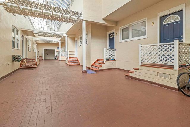 1732 University Ave, Berkeley, CA 94705