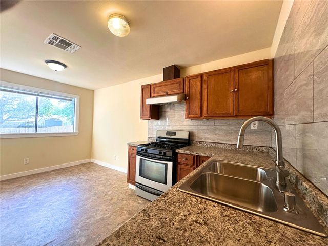 2525 Dovemeadow DR, Austin, TX 78744