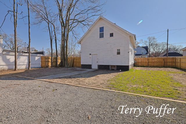 1759 Pine Street, Muskegon, MI 49442