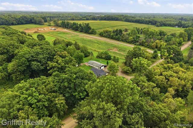 5824 Mack Road, Howell, MI 48855