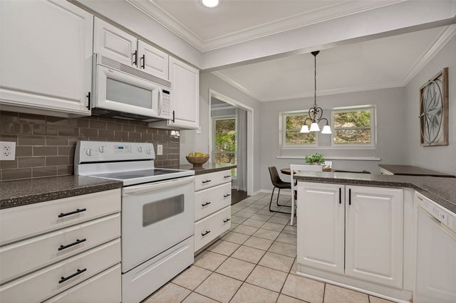 826 Cherlynne Drive, Cedar Hill, TX 75104