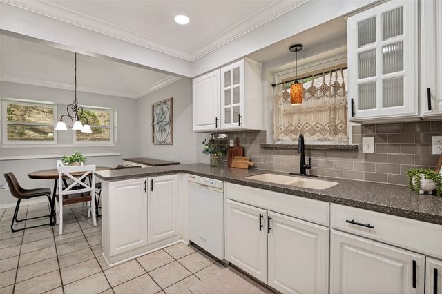 826 Cherlynne Drive, Cedar Hill, TX 75104