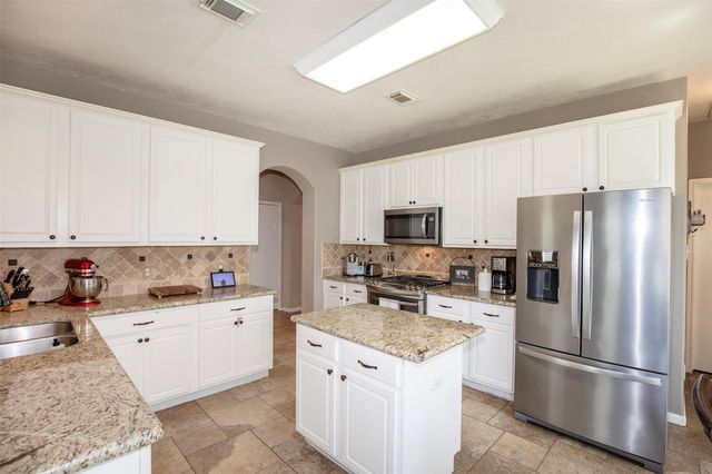 926 Mystic Village Lane, Seabrook, TX 77586