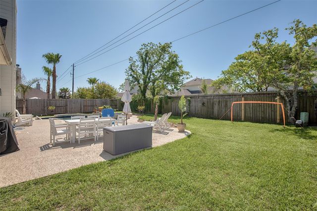 926 Mystic Village Lane, Seabrook, TX 77586