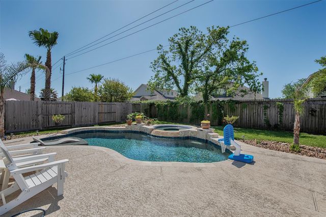 926 Mystic Village Lane, Seabrook, TX 77586