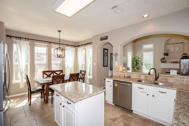 926 Mystic Village Lane, Seabrook, TX 77586