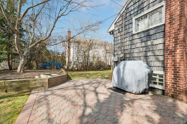 168 Glenmore Street, East Williston, NY 11596