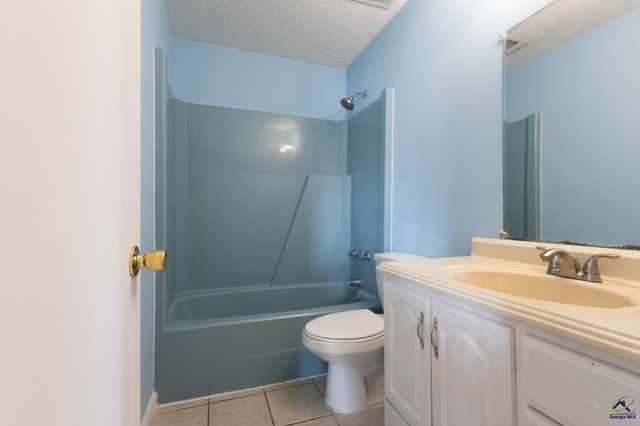 110 Stonefield Court, Warner Robins, GA 31093