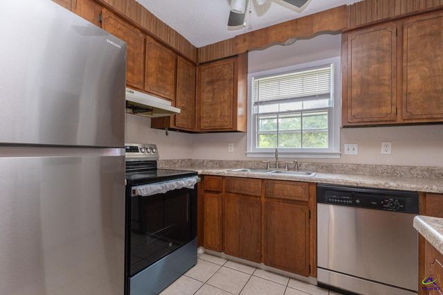 110 Stonefield Court, Warner Robins, GA 31093