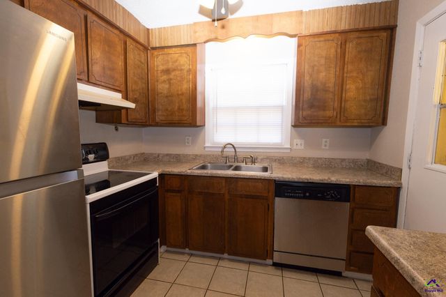 110 Stonefield Court, Warner Robins, GA 31093