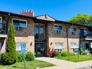 800 E Old Willow Road 105, Prospect Heights, IL 60070