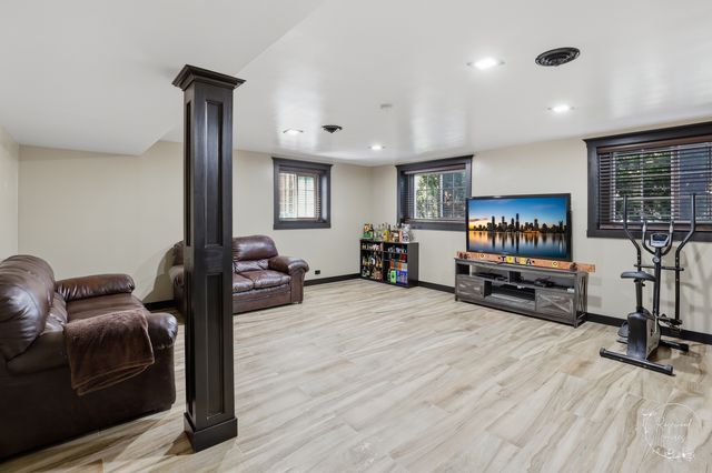 319 N Bradley Drive, Chicago Heights, IL 60411