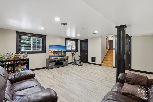 319 N Bradley Drive, Chicago Heights, IL 60411