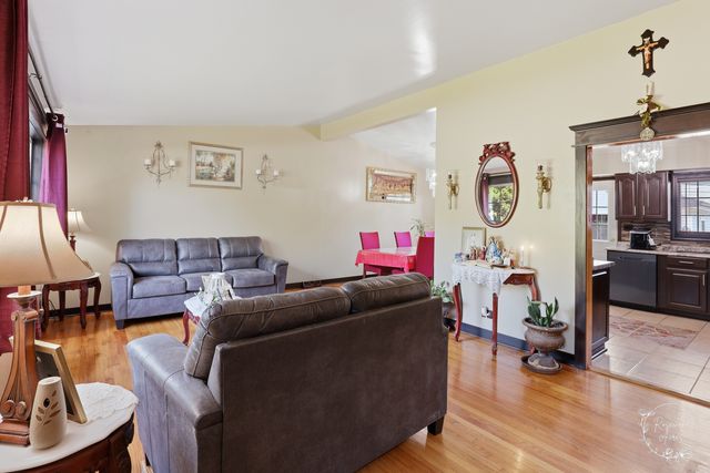319 N Bradley Drive, Chicago Heights, IL 60411