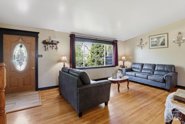 319 N Bradley Drive, Chicago Heights, IL 60411