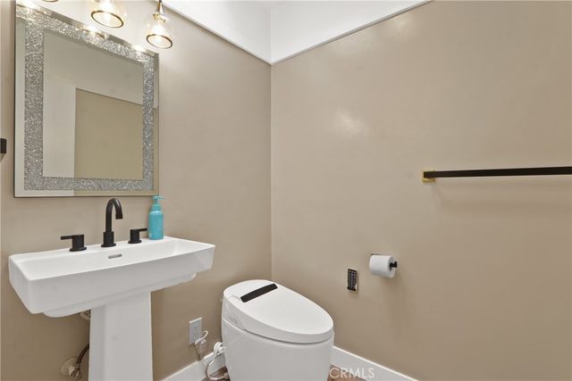 5651 Burlingame Avenue, Buena Park, CA 90621