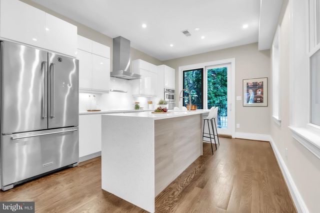 225 R ST NW, Washington, DC 20001