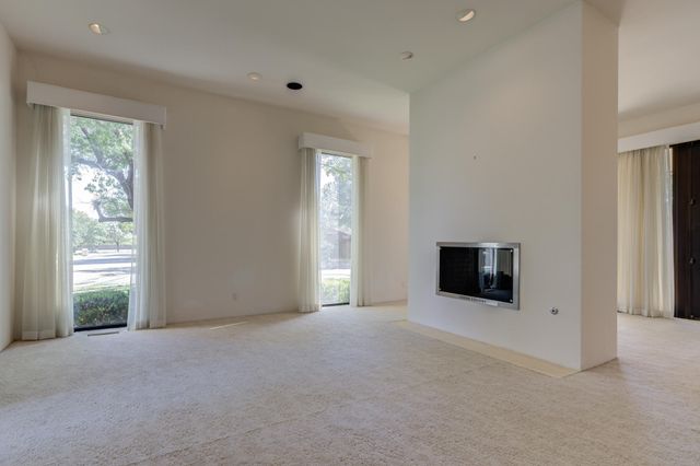 9602 Savannah Avenue, Lubbock, TX 79424