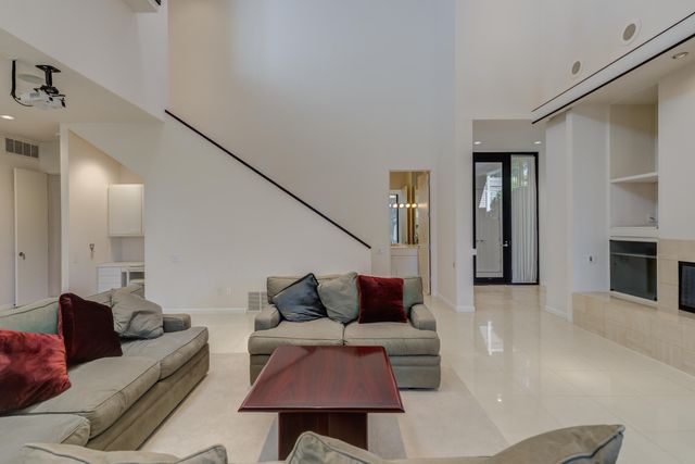 9602 Savannah Avenue, Lubbock, TX 79424