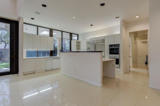 9602 Savannah Avenue, Lubbock, TX 79424