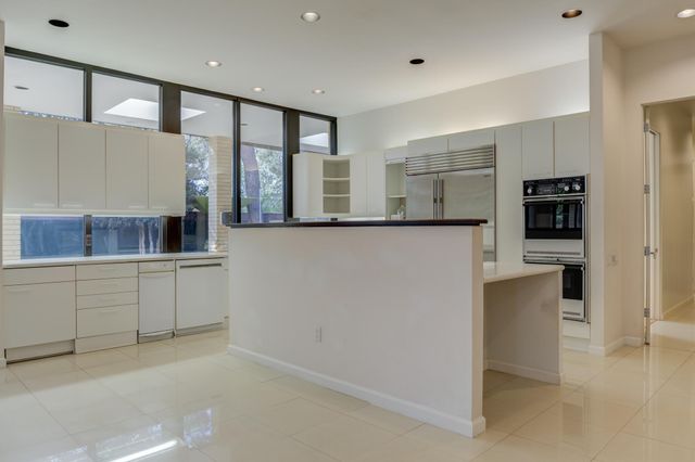 9602 Savannah Avenue, Lubbock, TX 79424