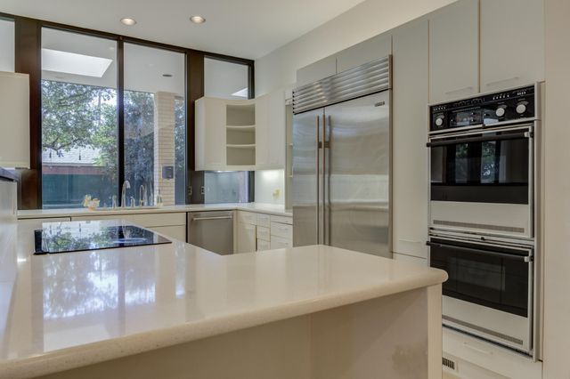 9602 Savannah Avenue, Lubbock, TX 79424