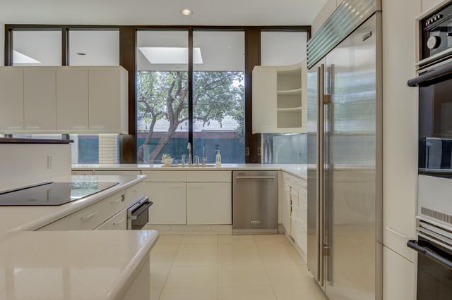 9602 Savannah Avenue, Lubbock, TX 79424