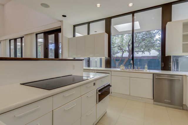 9602 Savannah Avenue, Lubbock, TX 79424