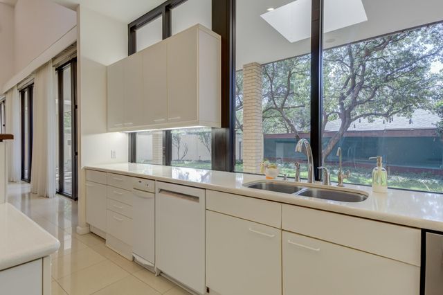 9602 Savannah Avenue, Lubbock, TX 79424