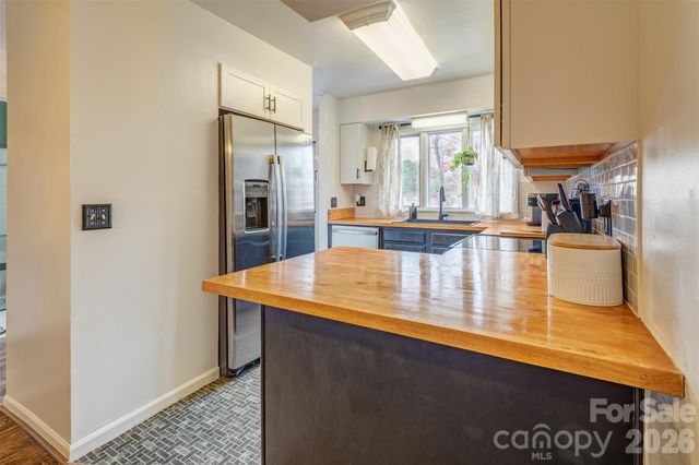 540 Britton Creek Drive, Hendersonville, NC 28791