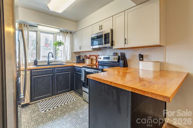 540 Britton Creek Drive, Hendersonville, NC 28791