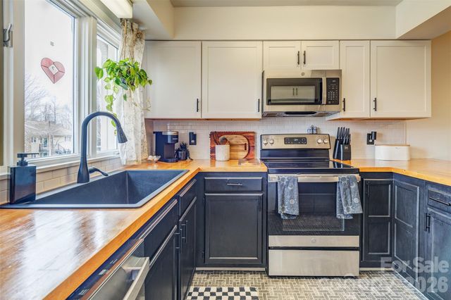 540 Britton Creek Drive, Hendersonville, NC 28791