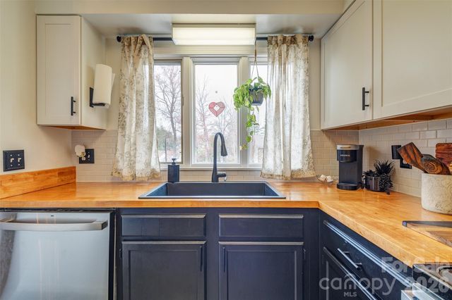 540 Britton Creek Drive, Hendersonville, NC 28791