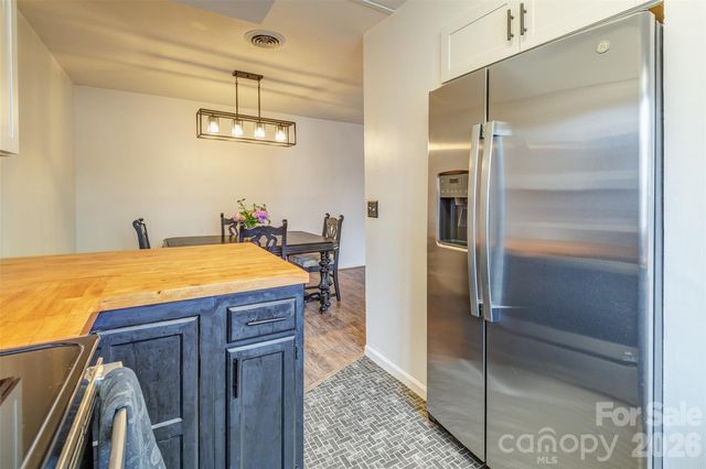 540 Britton Creek Drive, Hendersonville, NC 28791