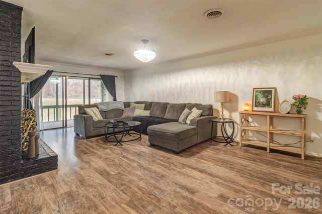 540 Britton Creek Drive, Hendersonville, NC 28791