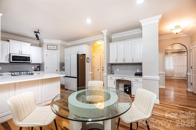 1718 30th Avenue Place NE, Hickory, NC 28601