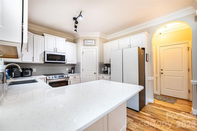 1718 30th Avenue Place NE, Hickory, NC 28601