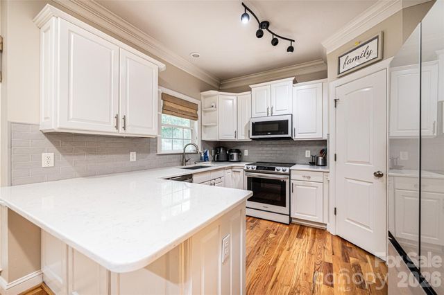 1718 30th Avenue Place NE, Hickory, NC 28601