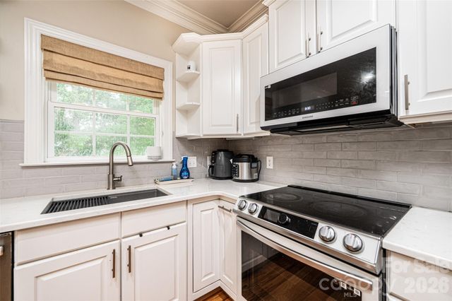 1718 30th Avenue Place NE, Hickory, NC 28601