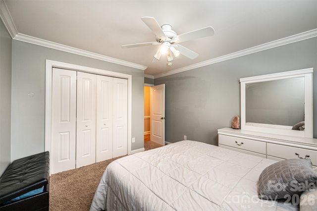 1718 30th Avenue Place NE, Hickory, NC 28601