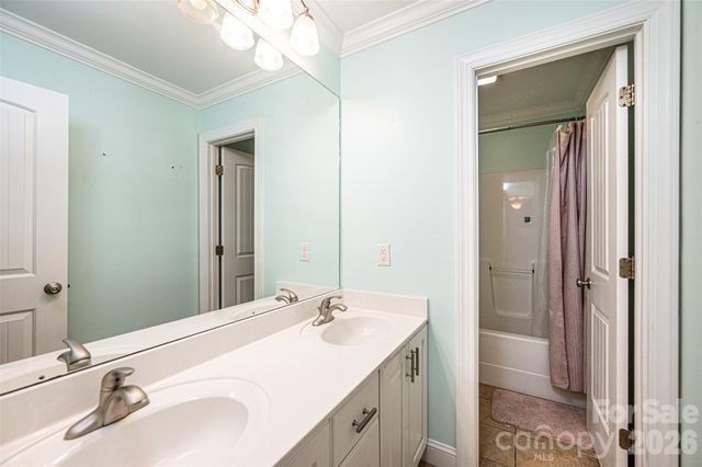 1718 30th Avenue Place NE, Hickory, NC 28601