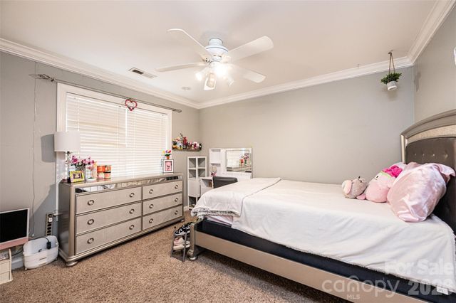 1718 30th Avenue Place NE, Hickory, NC 28601