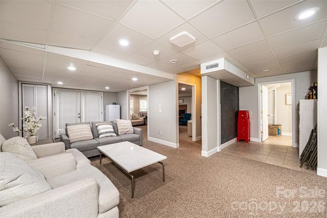 1718 30th Avenue Place NE, Hickory, NC 28601