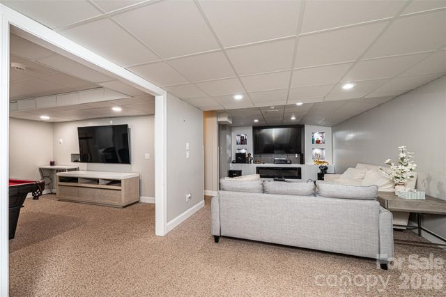 1718 30th Avenue Place NE, Hickory, NC 28601
