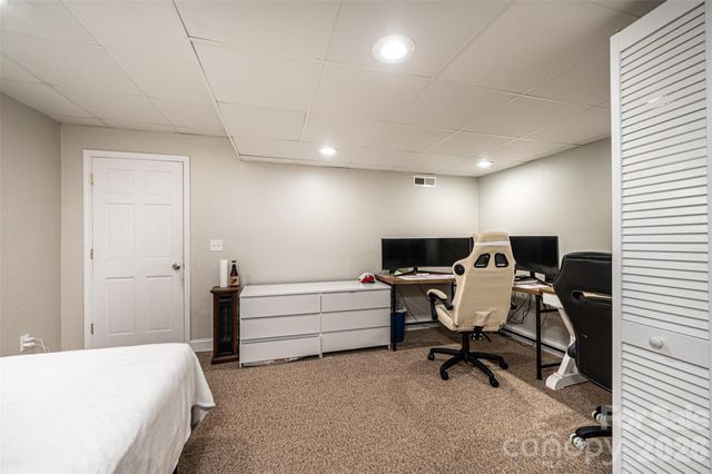 1718 30th Avenue Place NE, Hickory, NC 28601