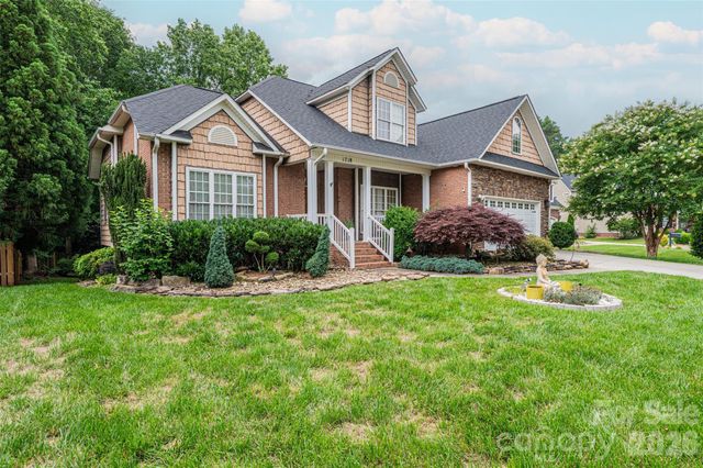 1718 30th Avenue Place NE, Hickory, NC 28601