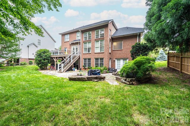 1718 30th Avenue Place NE, Hickory, NC 28601