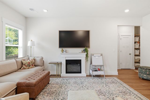 228 Bank Swallow Way, Simpsonville, SC 29680